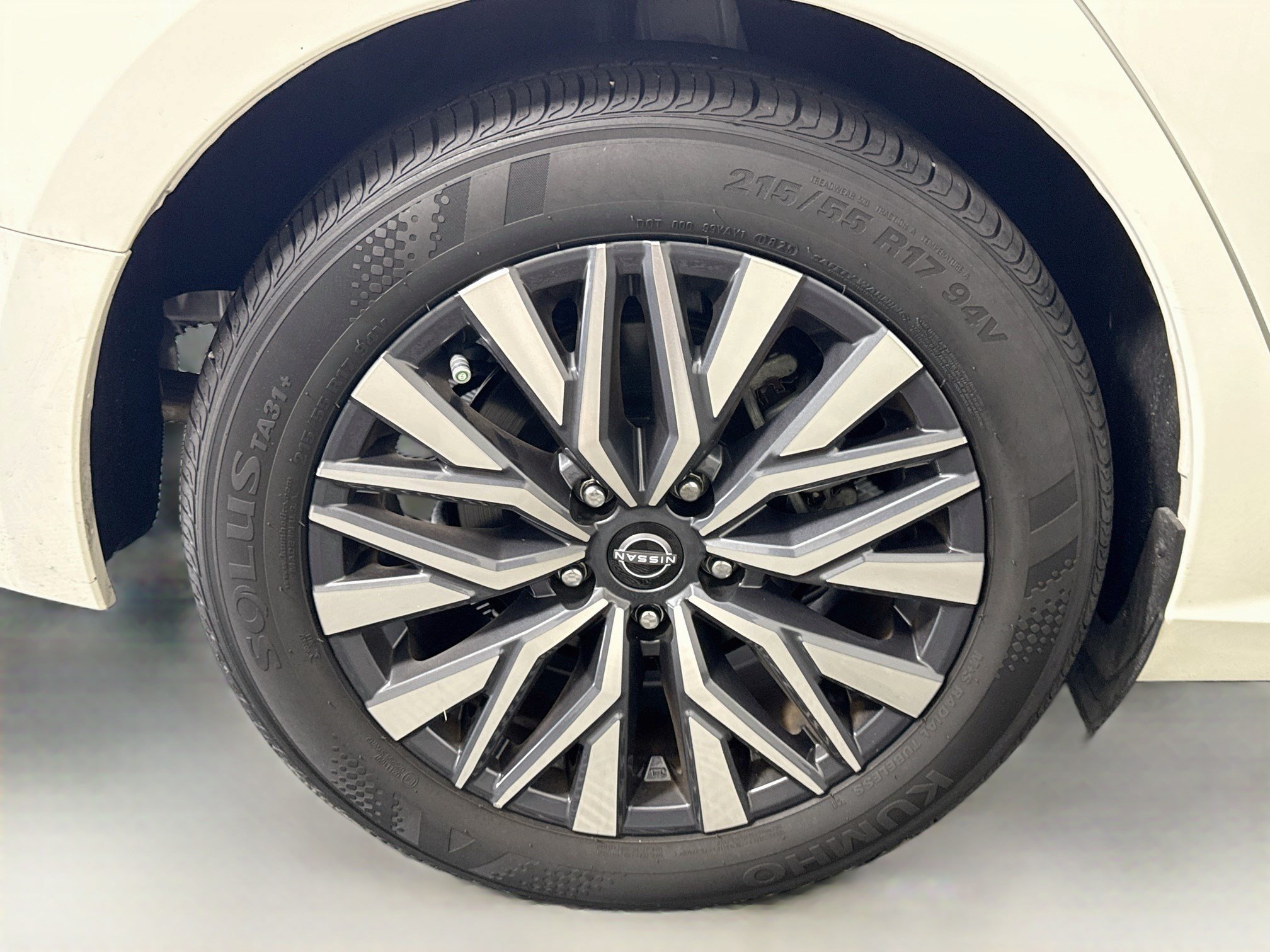 Used 2025 Nissan Altima 2.5 SV FWD image 33