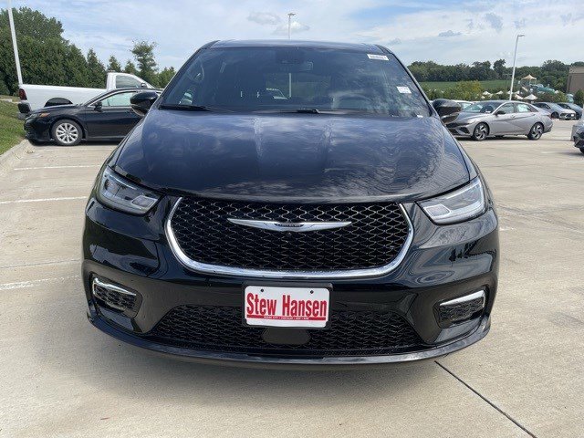 New 2026 Chrysler Pacifica Select image 9