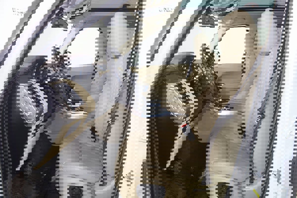 Used 2016 Land Rover Range Rover Sport SE image 12