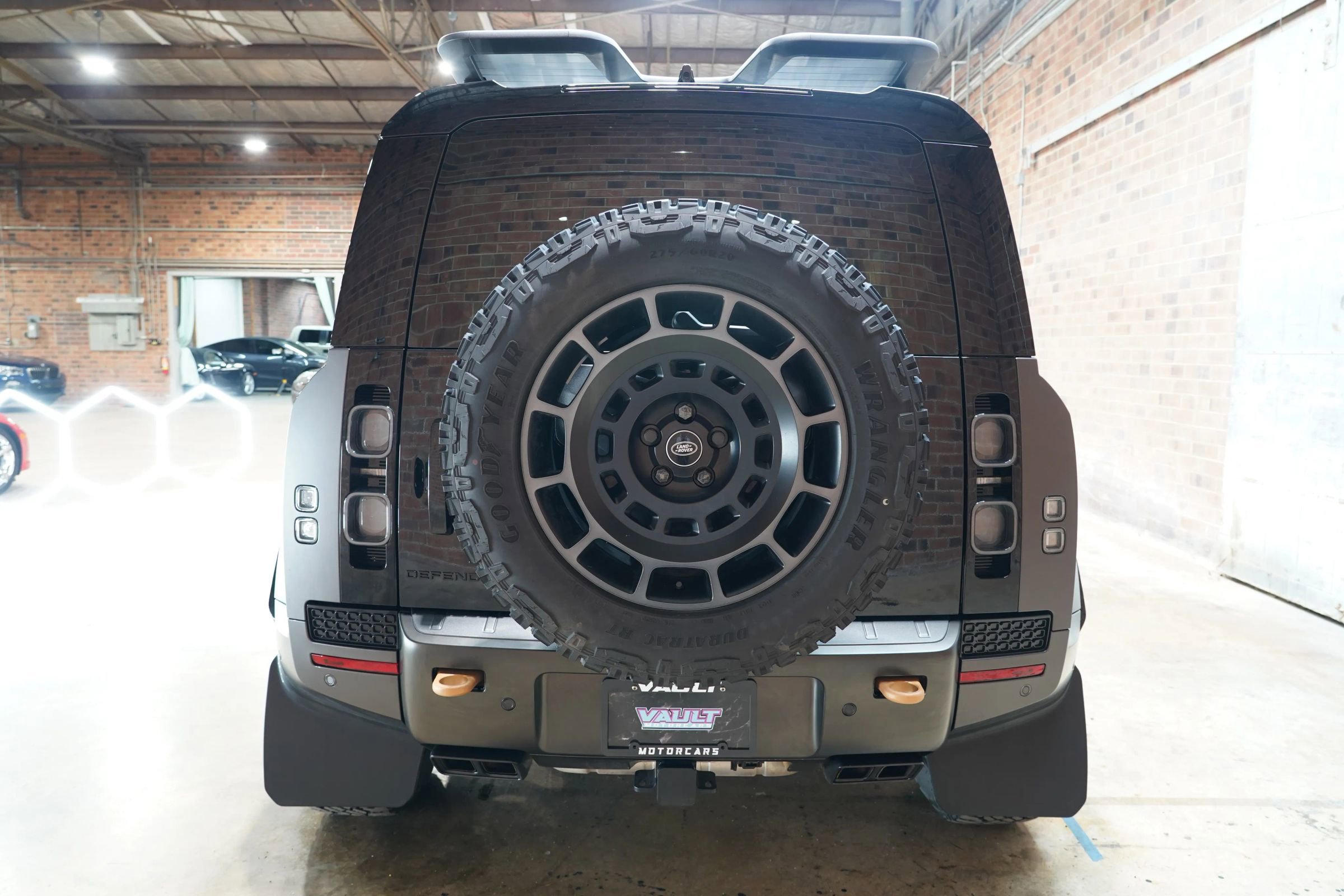 Used 2025 Land Rover Defender 110 image 17