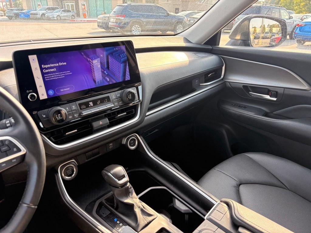 Used 2025 Toyota Grand Highlander AWD image 21