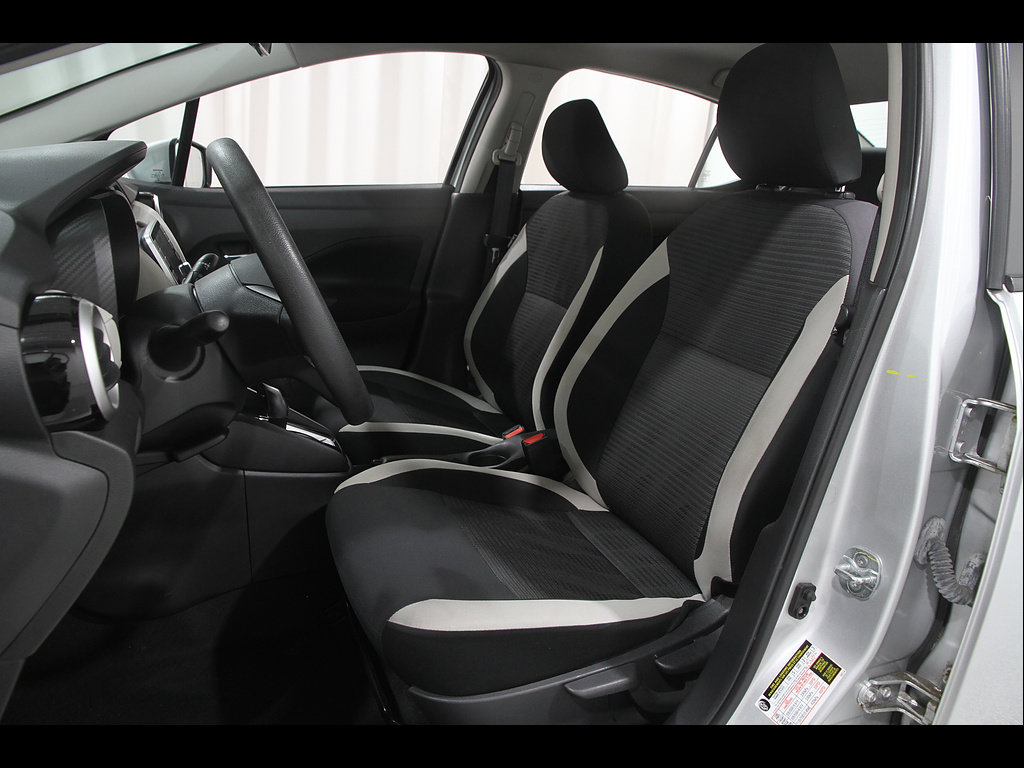 Used 2021 Nissan Versa SV FWD image 5