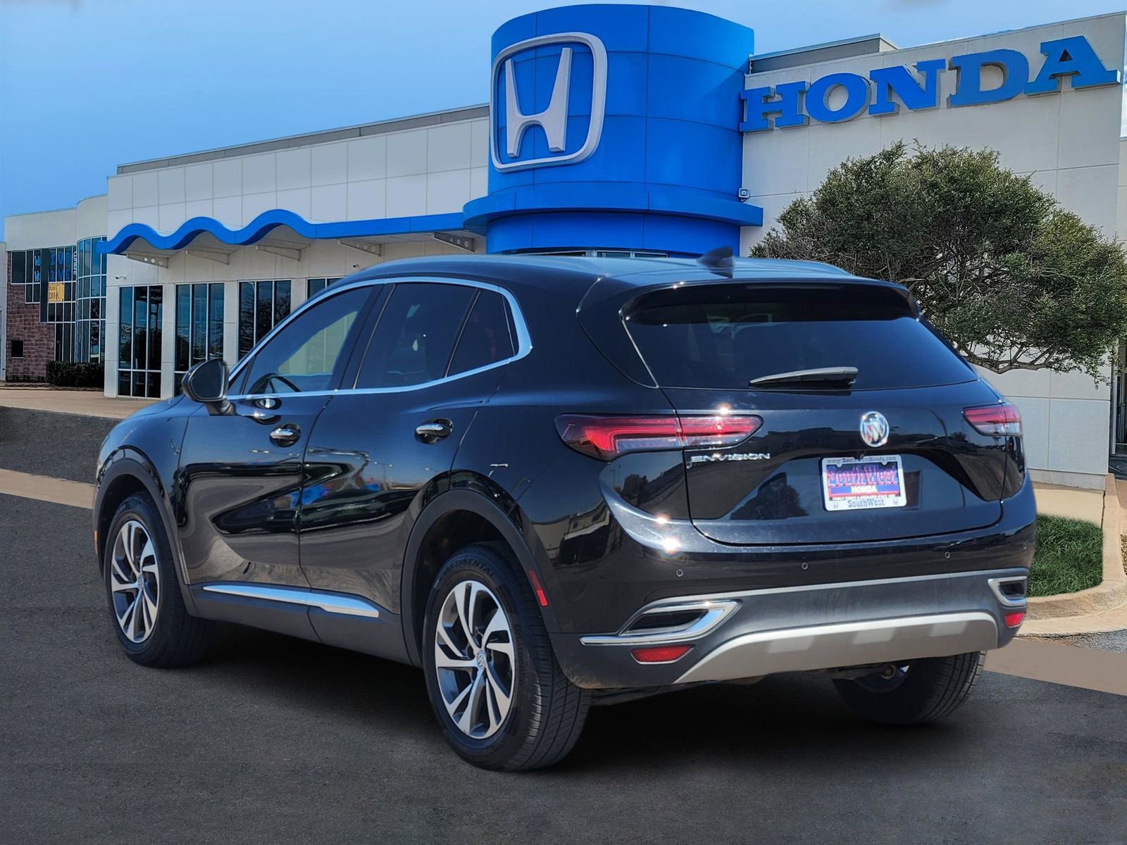 Used 2023 Buick Envision Essence image 4