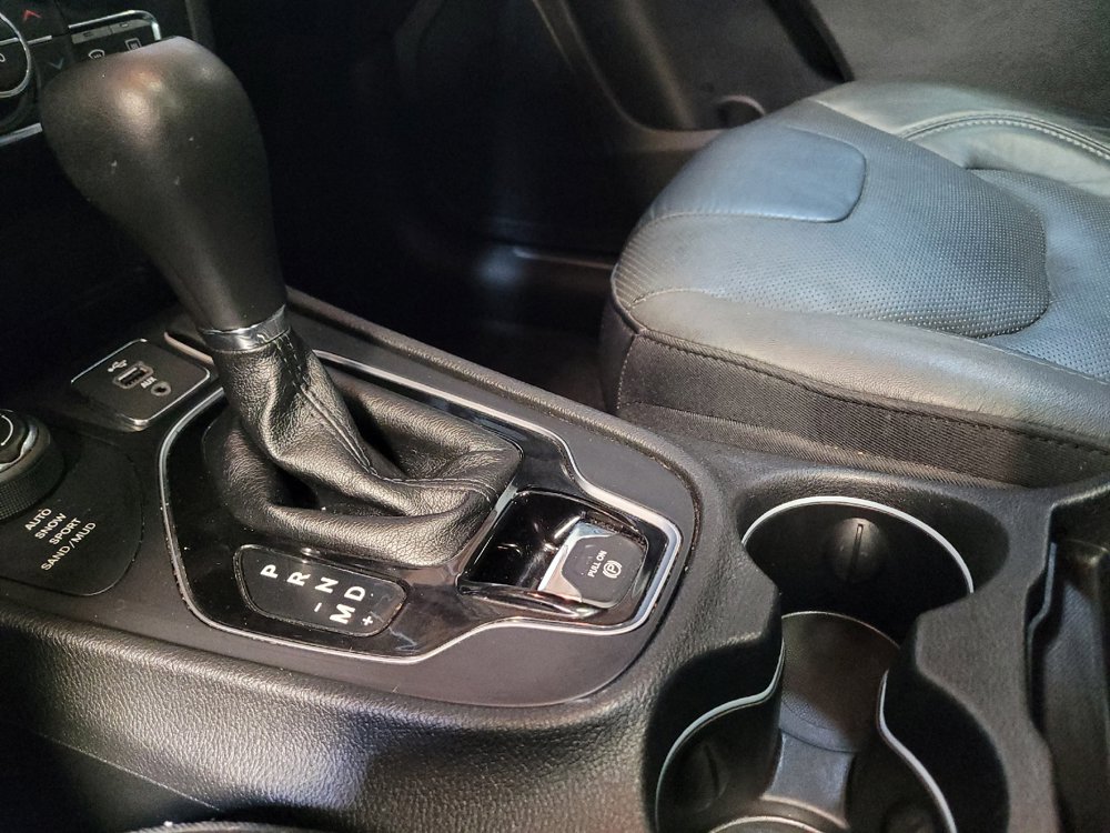 Used 2019 Jeep Cherokee Limited AWD/4WD image 26