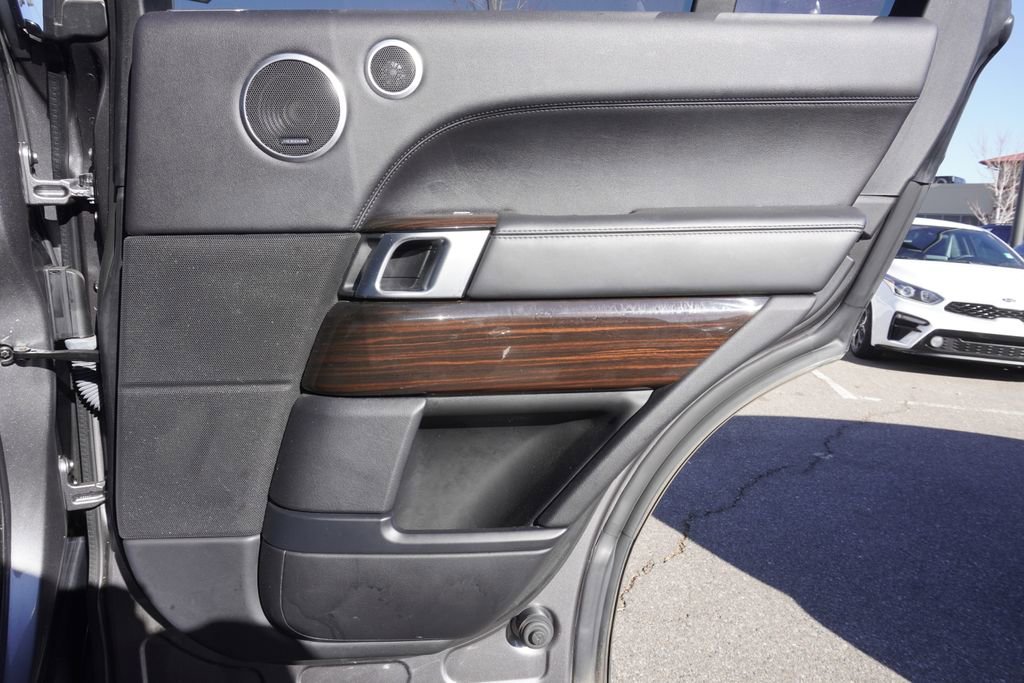 Used 2016 Land Rover Range Rover HSE image 25