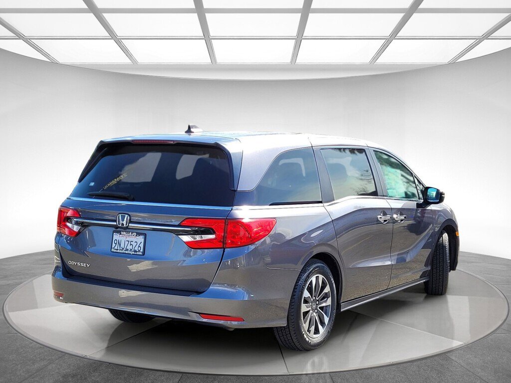 Certified 2024 Honda Odyssey EX-L image 3