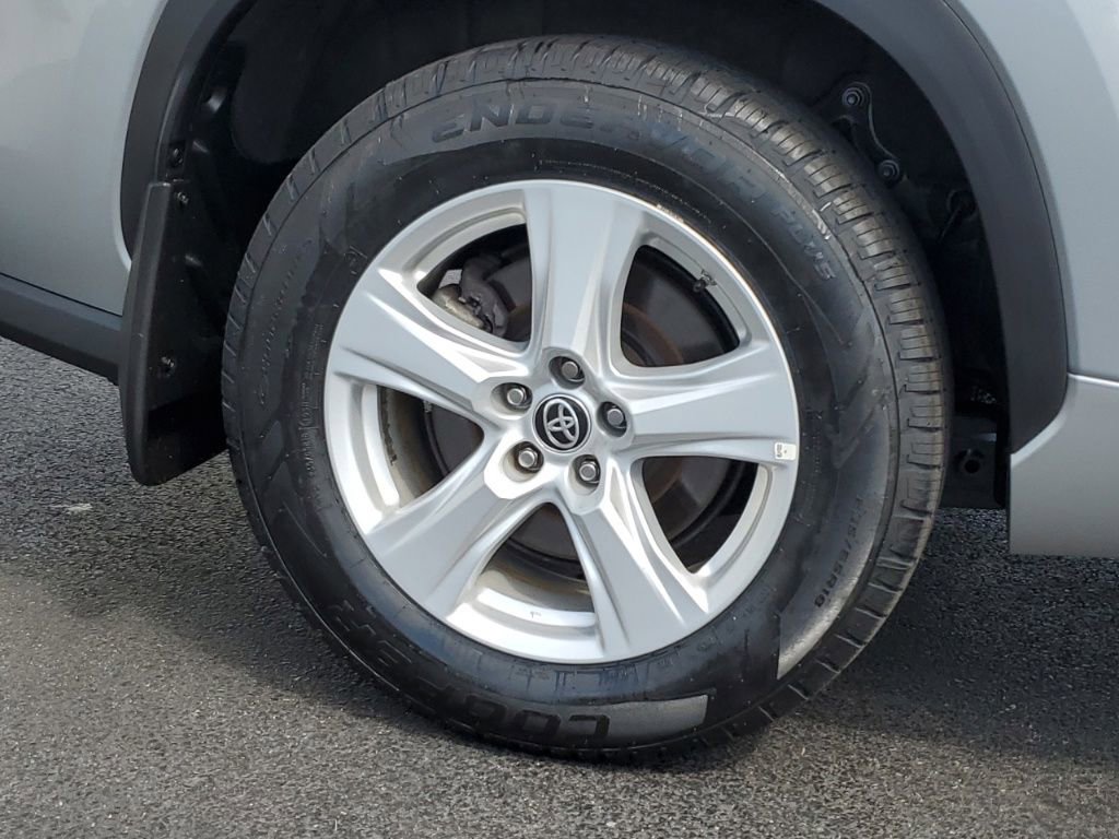 Used 2024 Toyota Highlander LE image 7