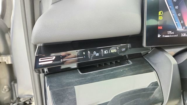 Used 2025 BMW 530i RWD image 36
