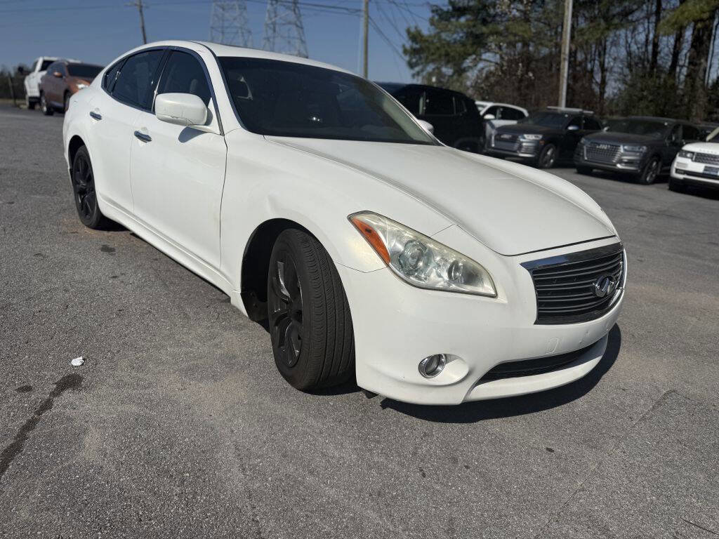 Used 2011 INFINITI M56 w/ Deluxe Touring Pkg image 3