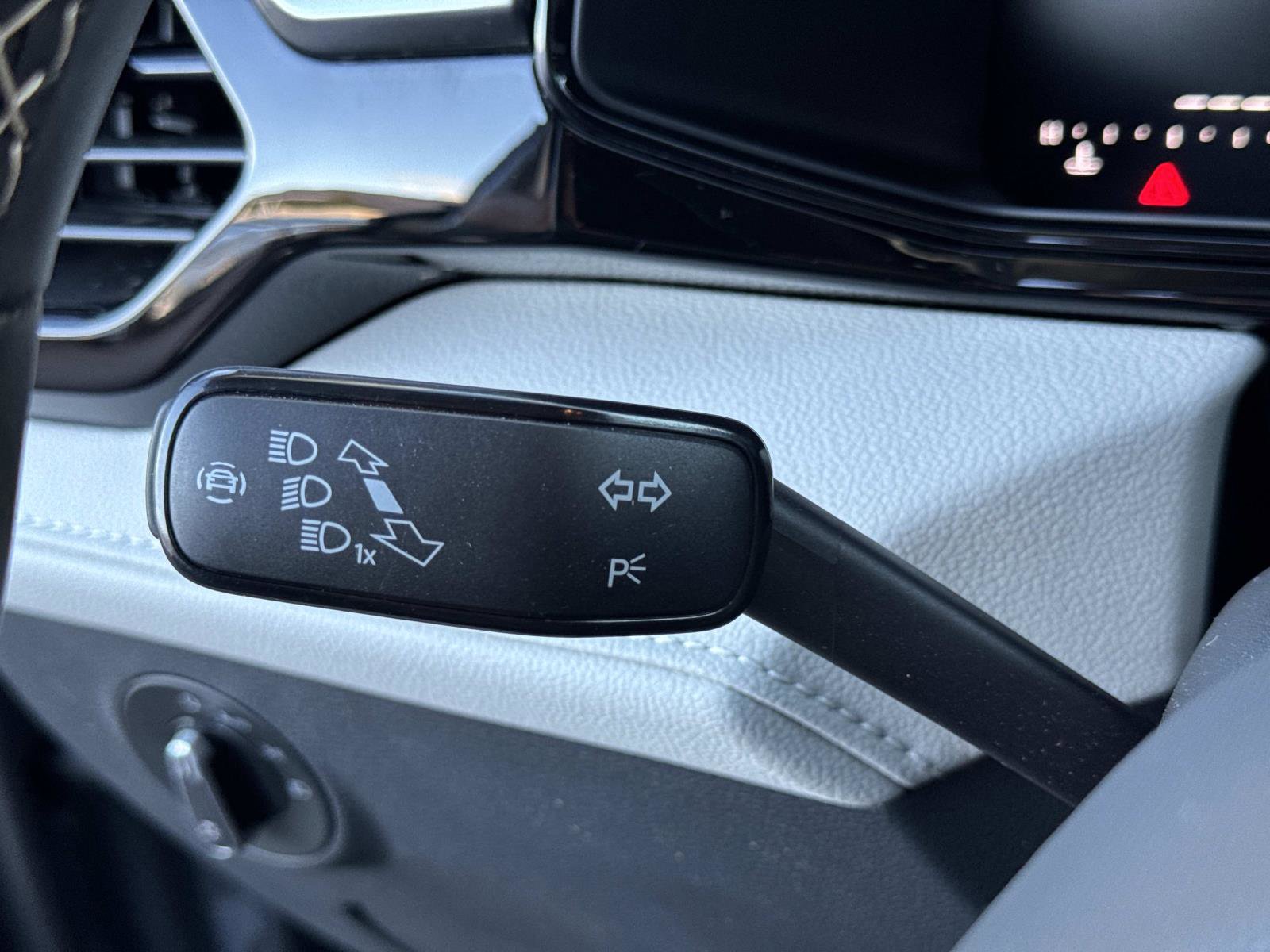 Certified 2025 Volkswagen Taos S image 27