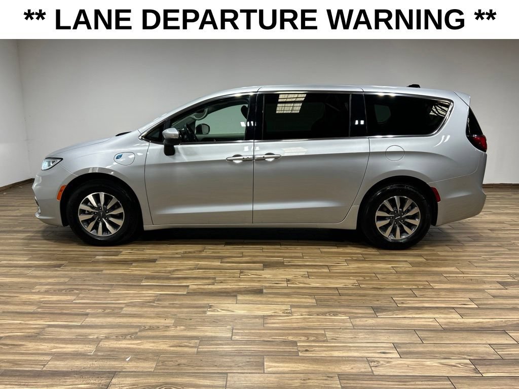 Certified 2023 Chrysler Pacifica Touring-L FWD image 16