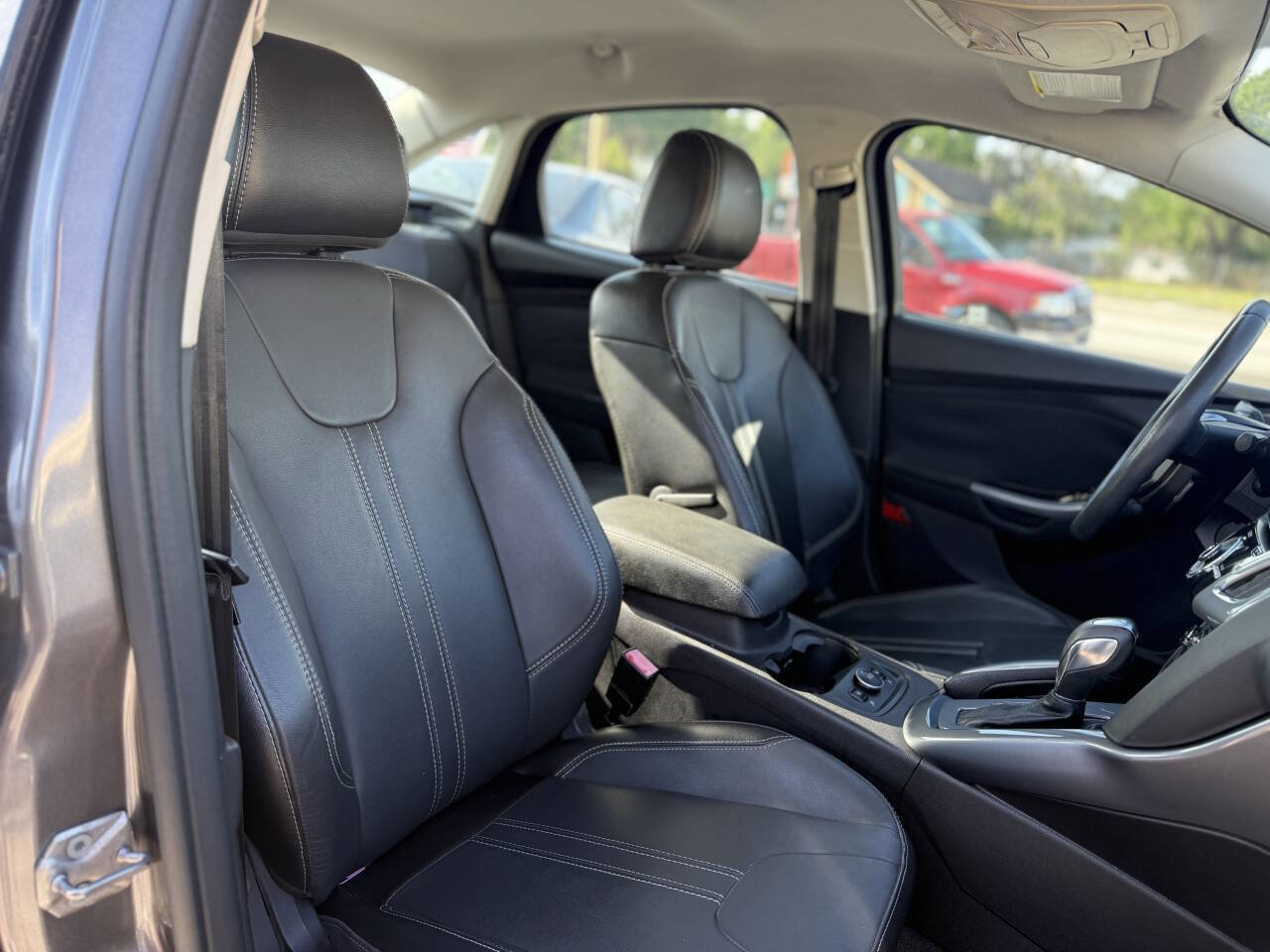 Used 2013 Ford Focus Titanium w/ Titanium Handling Pkg FWD image 24