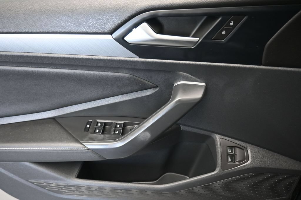 Used 2024 Volkswagen Jetta SE FWD image 10