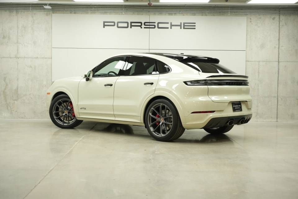 New 2026 Porsche Cayenne GTS image 3