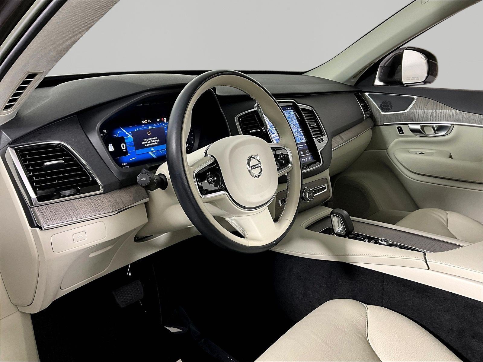 Used 2023 Volvo XC90 B6 Plus w/ Protection Package Premier AWD/4WD image 17