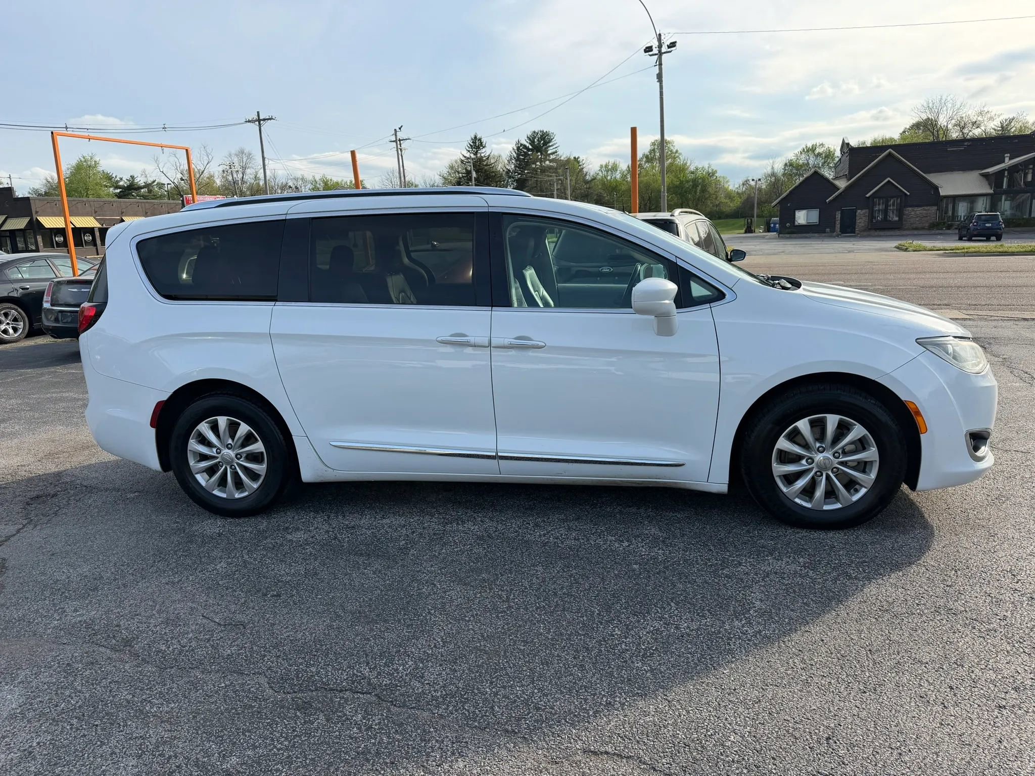 Used 2018 Chrysler Pacifica Touring-L Plus FWD image 5