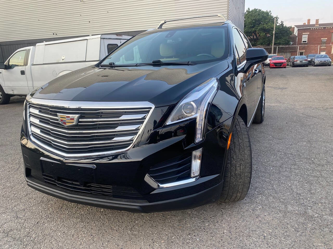Used 2017 Cadillac XT5 FWD image 2