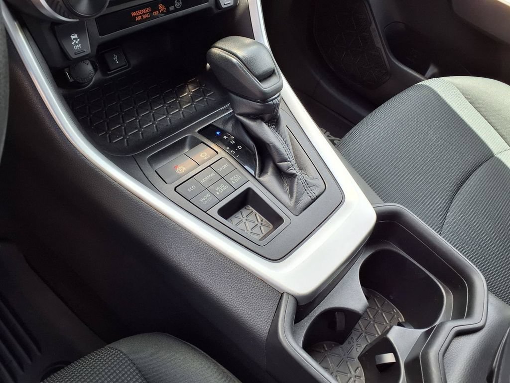 Used 2021 Toyota RAV4 LE AWD/4WD image 22