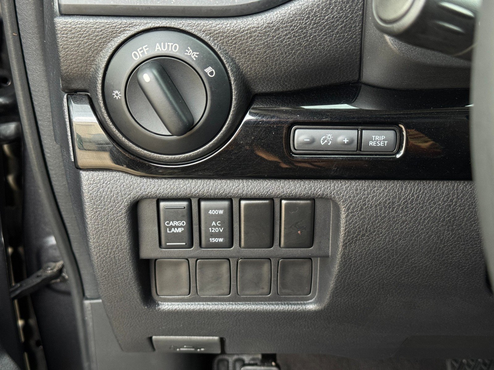 Used 2023 Nissan Titan SV w/ SV Convenience Package RWD image 16