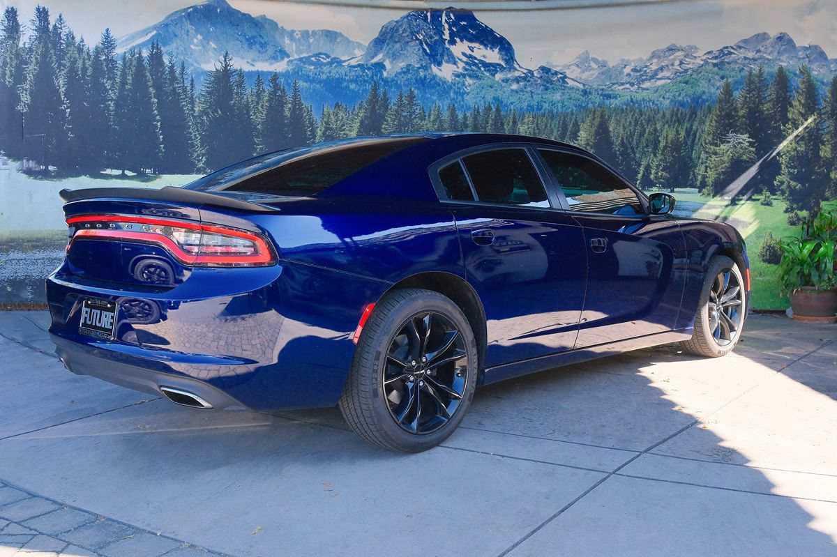 Used 2016 Dodge Charger SE w/ Blacktop Package RWD image 5
