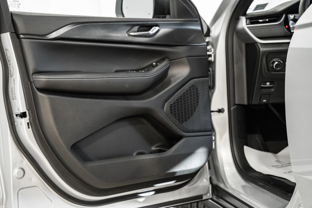 New 2025 Jeep Grand Cherokee Laredo X w/ Luxury Tech Group I image 34