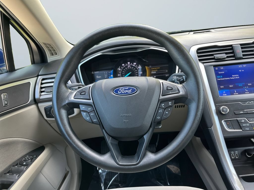 Used 2019 Ford Fusion SE FWD image 12