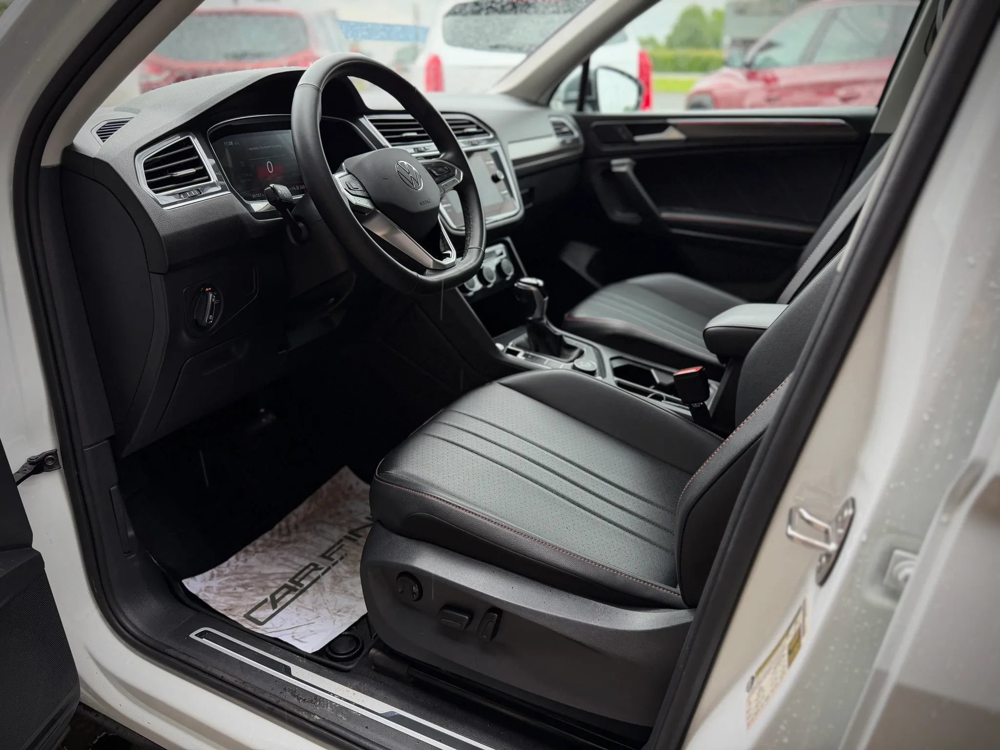 Used 2024 Volkswagen Tiguan SE AWD/4WD image 7