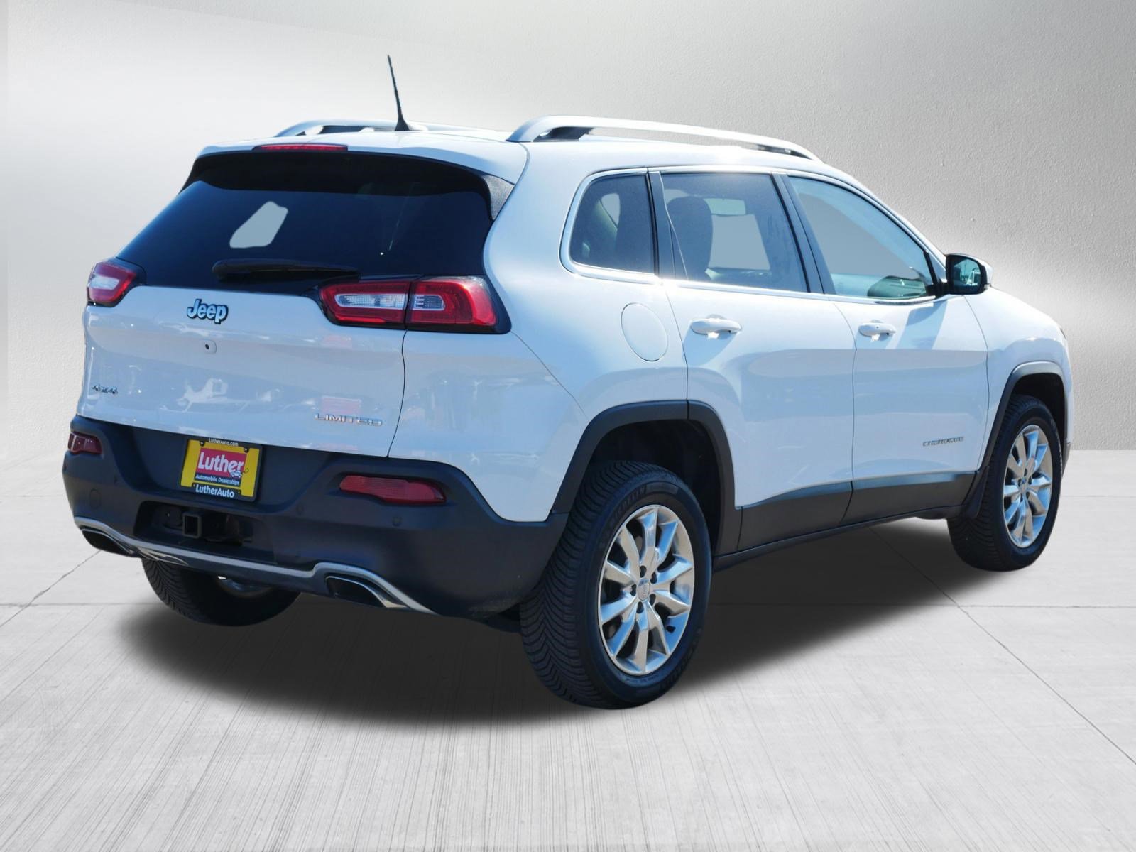 Used 2017 Jeep Cherokee Limited w/ Trailer Tow Group AWD/4WD image 7