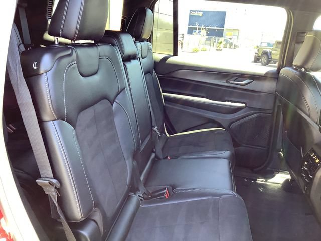 Used 2023 Jeep Grand Cherokee L Laredo AWD/4WD image 34