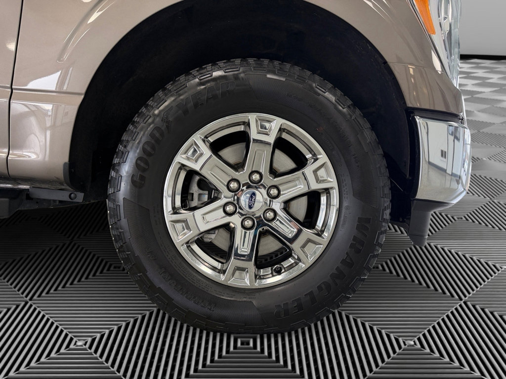 Used 2023 Ford F150 Lariat w/ Trailer Tow Package image 10