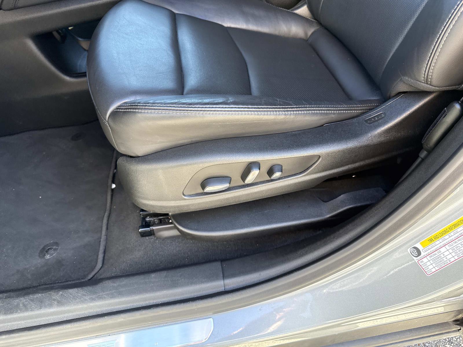 Used 2025 Cadillac XT6 Premium Luxury image 21