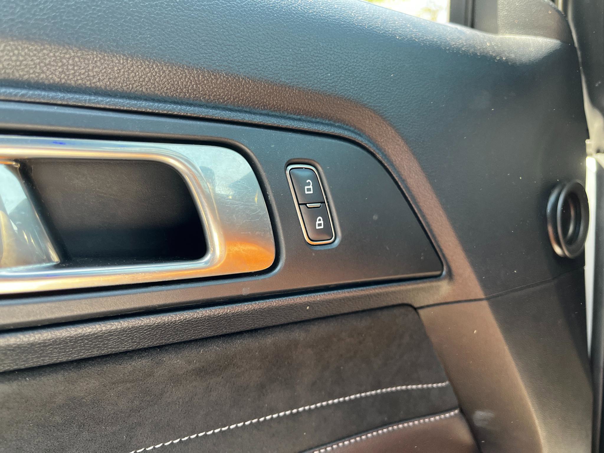 Used 2016 Ford Mustang Shelby GT350 w/ Technology Package image 29