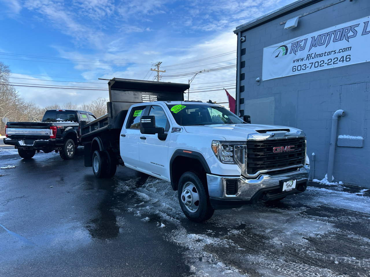 Used 2022 GMC Sierra 3500 Pro w/ Convenience Package image 2