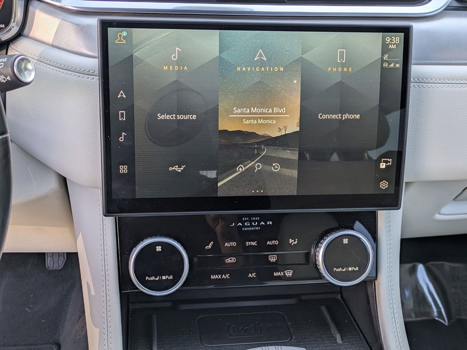 Used 2024 Jaguar F-PACE R-Dynamic S image 15