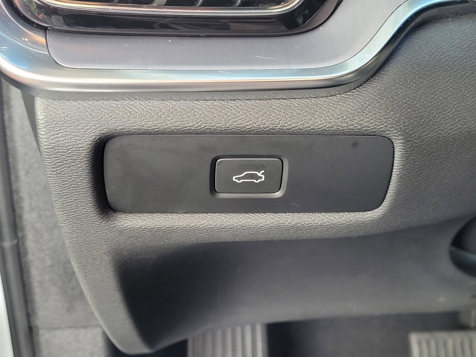 Used 2024 Volvo S60 B5 Core image 13