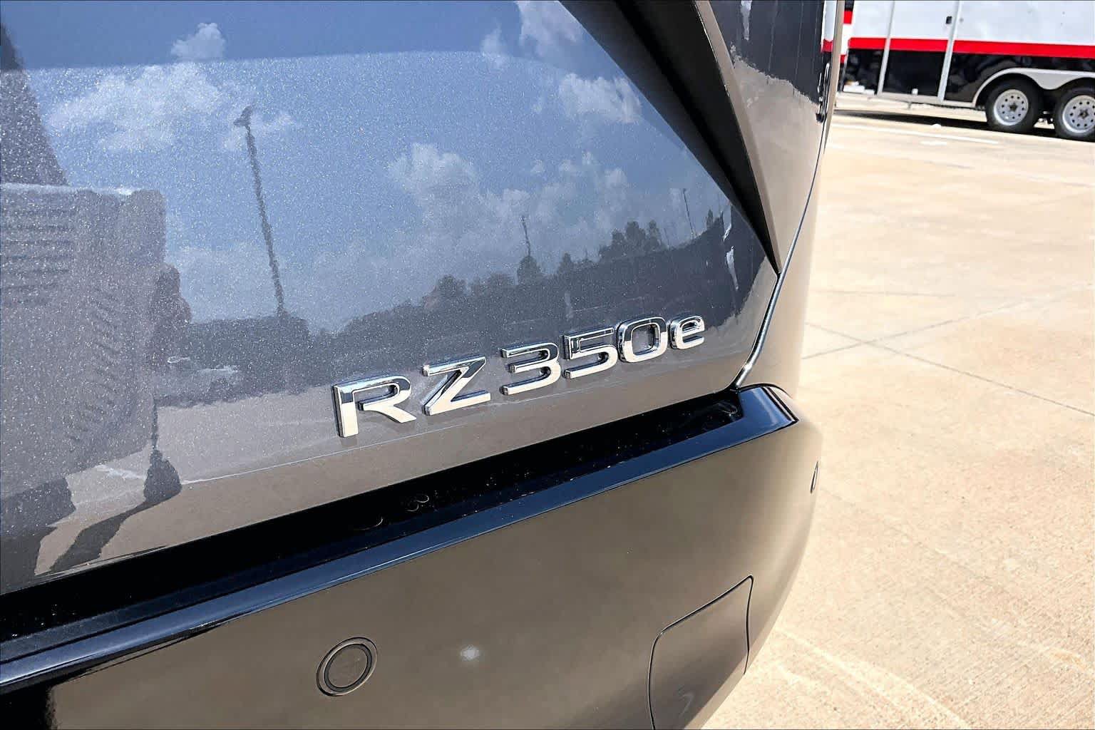 Used 2026 Lexus RZ 350e 2WD w/ Convenience Package image 9