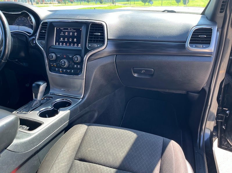Used 2020 Jeep Grand Cherokee Laredo image 35