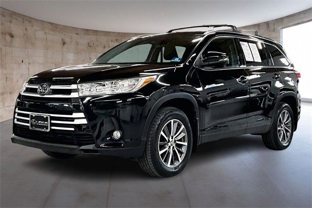 Used 2019 Toyota Highlander XLE image 3