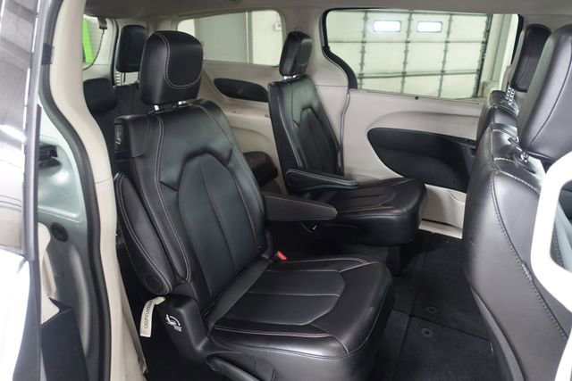 Used 2024 Chrysler Pacifica Touring-L FWD image 23