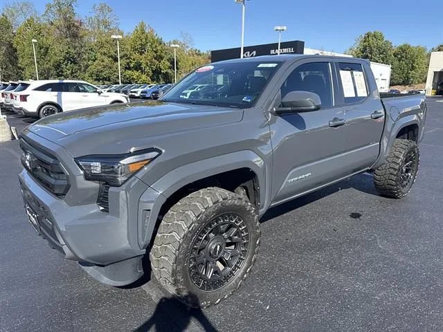 Used 2025 Toyota Tacoma SR5 RWD image 4