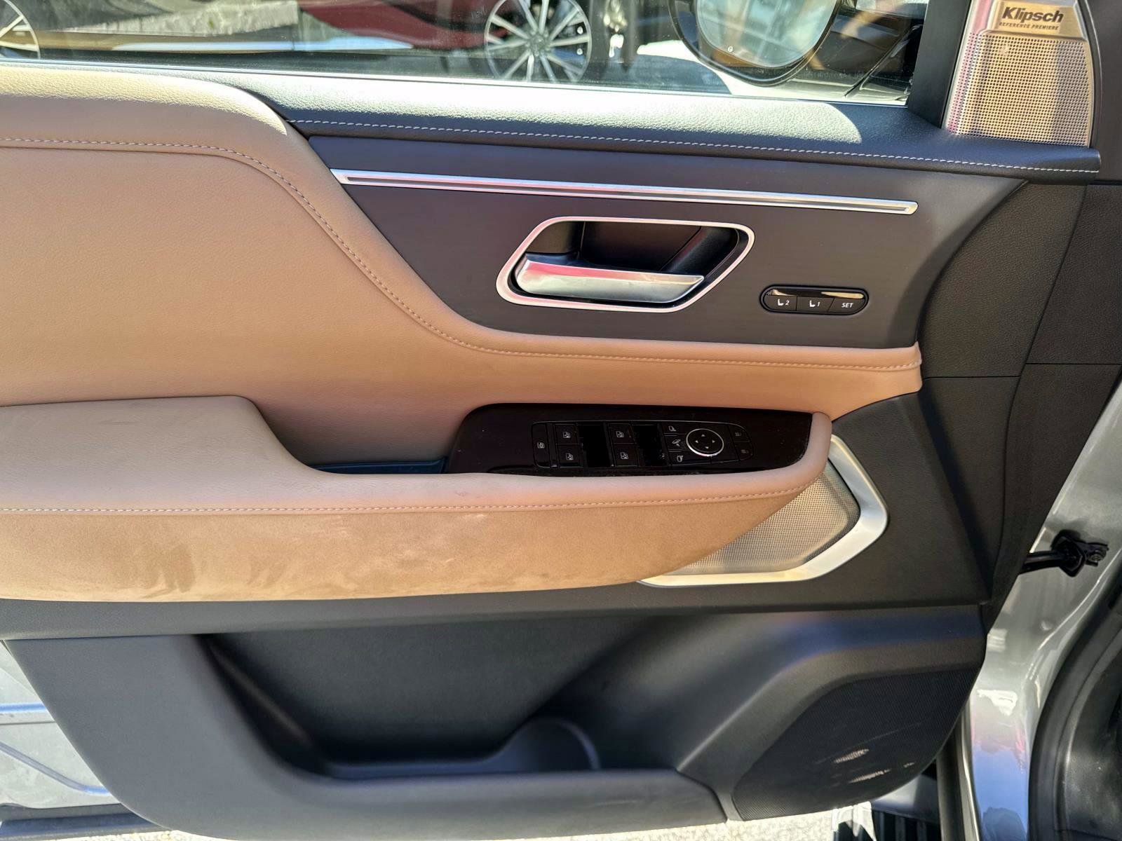 Used 2025 INFINITI QX80 Sensory image 7