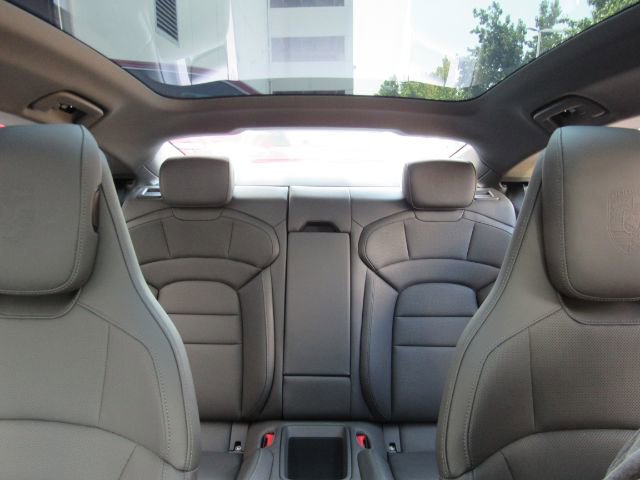 Used 2022 Porsche Taycan 4S image 33