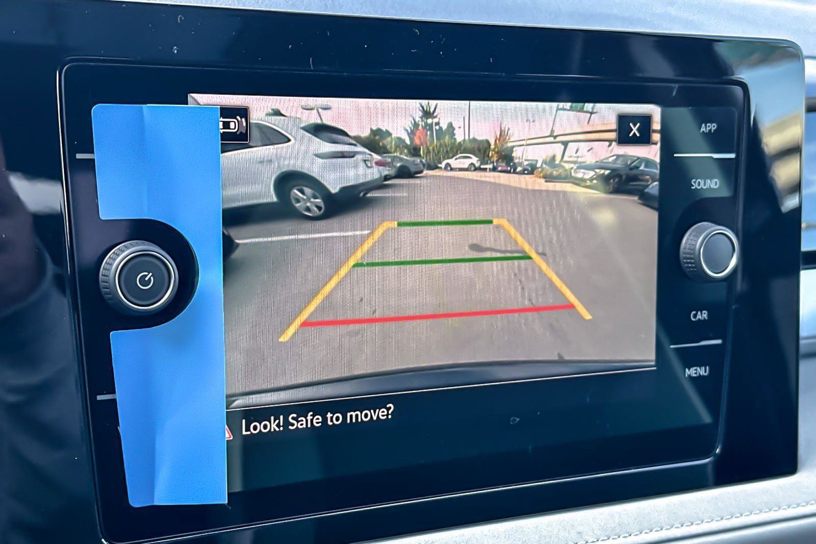 New 2026 Volkswagen Taos SE image 18