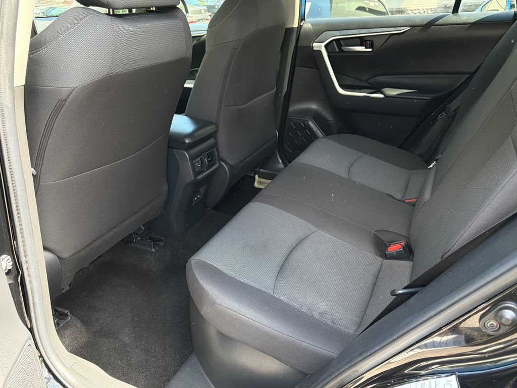 Used 2025 Toyota RAV4 XLE AWD/4WD image 17