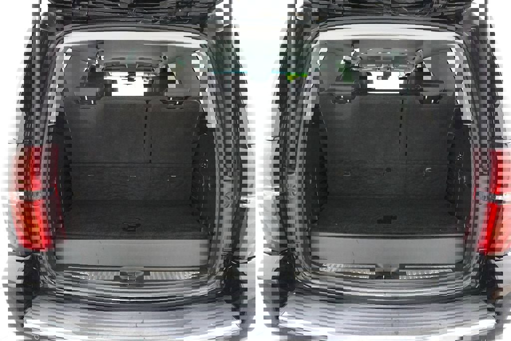 Used 2020 Chevrolet Tahoe Premier w/ Max Trailering Package image 28