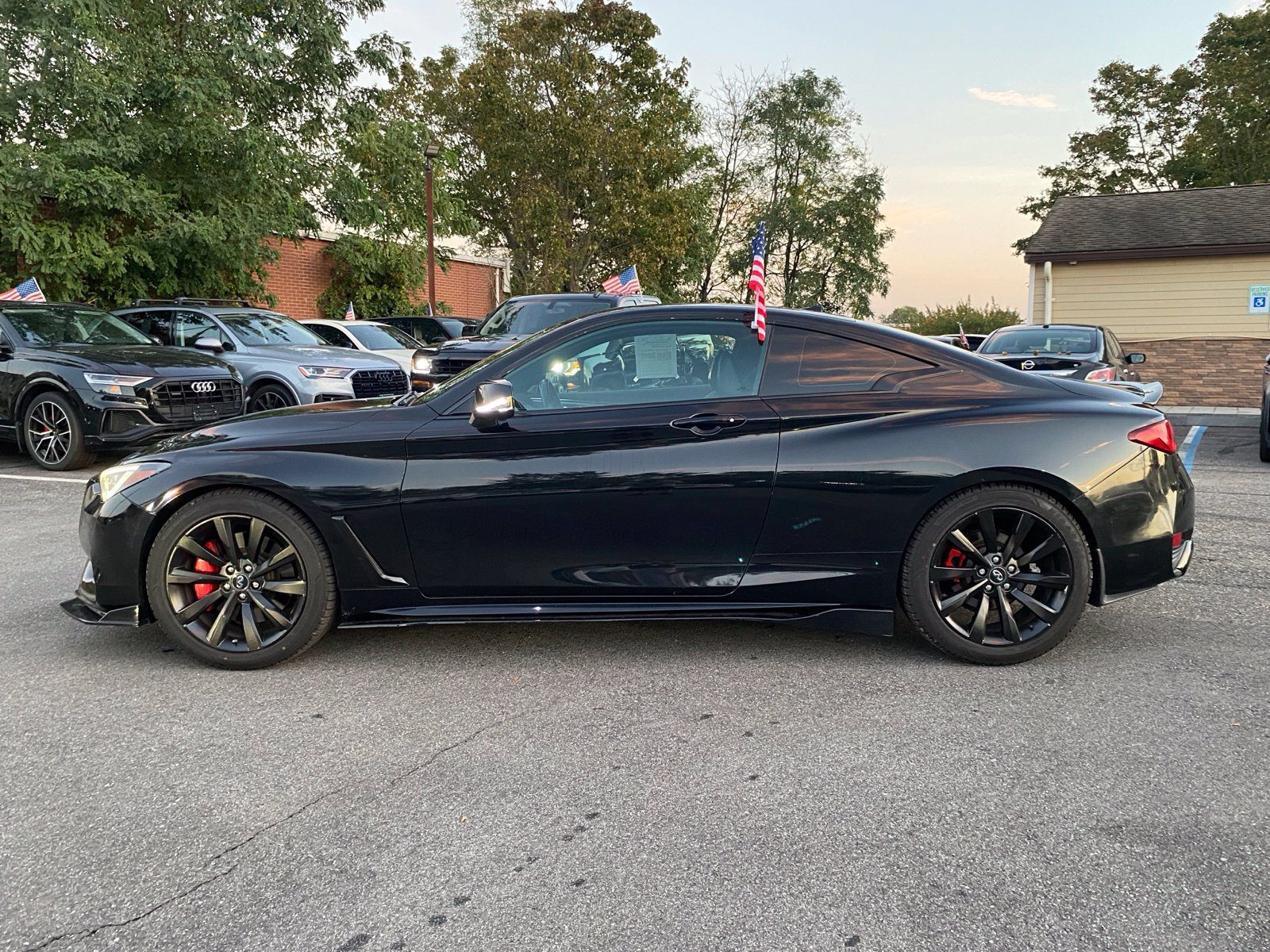 Used 2019 INFINITI Q60 3.0t Luxe w/ Essential Package AWD/4WD image 8