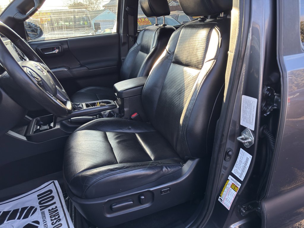 Used 2020 Toyota Tacoma TRD Sport image 11