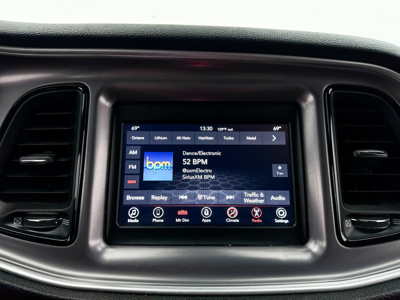 Used 2022 Dodge Challenger SXT RWD image 4