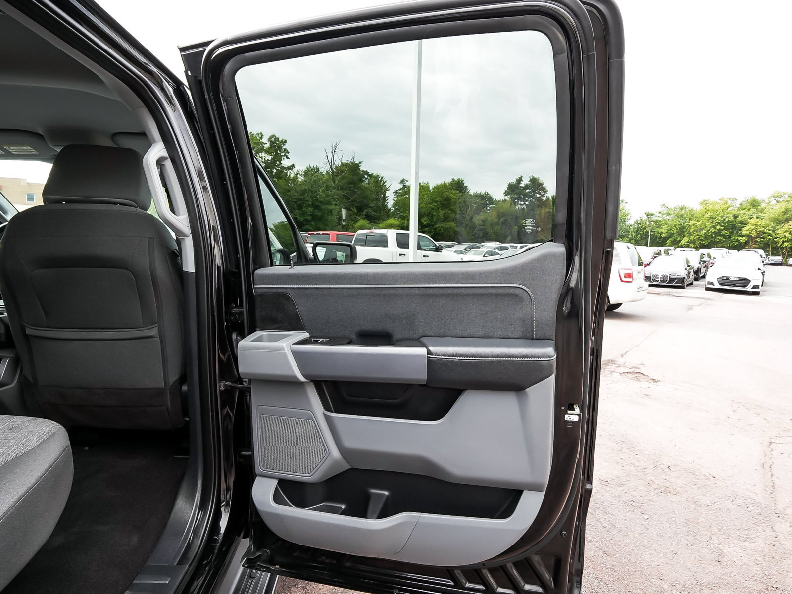 Used 2023 Ford F150 Lightning XLT AWD/4WD image 14