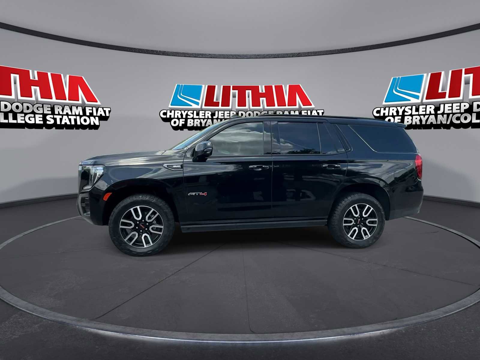 Used 2023 GMC Yukon AT4 w/ AT4 Premium Plus Package image 4